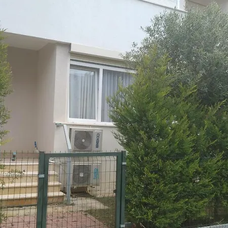 Apartment Gjiri Lalzit *