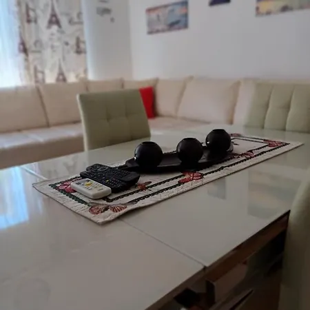 Gjiri Lalzit Apartment *