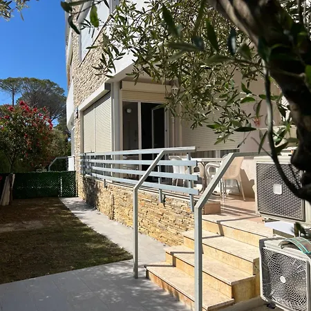 Gjiri Lalzit Apartment