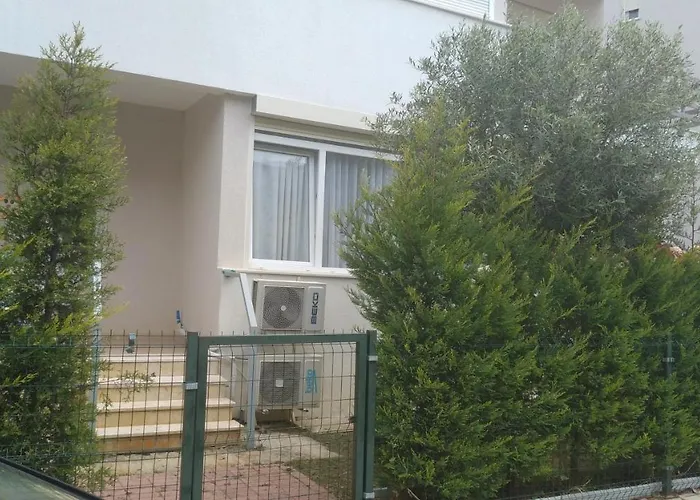 Apartment Gjiri Lalzit *